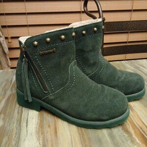 BEARPAW Winter Suede Boots 7 Green Wool Shearling Insulated CAROLINA Ankle Booti
